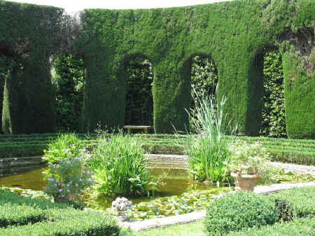 Villa gardens and public gardens of Tuscany